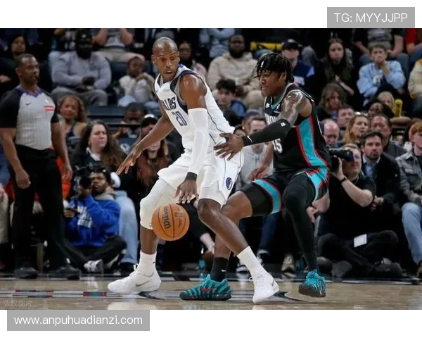 米德尔顿三分效率提升显著，关键时刻投射拉开球队进攻空间